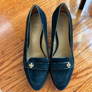 Tory Burch pre owned suede pumps - size 9- black